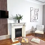 Eiffel Tower - Premium Family Flat With Lift