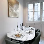 Eiffel Tower - Premium Family Flat With Lift Appartamento *