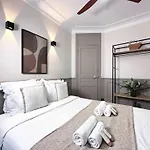 Eiffel Tower - Premium Family Flat With Lift Appartamento