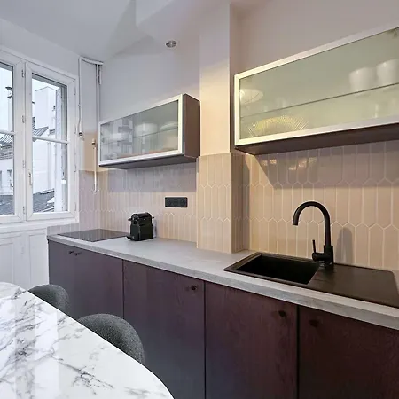 Апартаменты Eiffel Tower - Premium Family Flat With Lift Париж