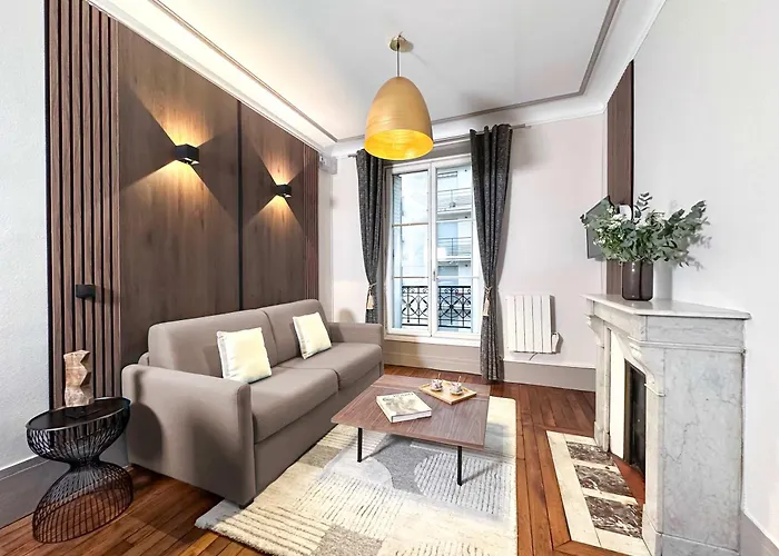 Eiffel Tower - Premium Family Flat With Lift Апартаменты *