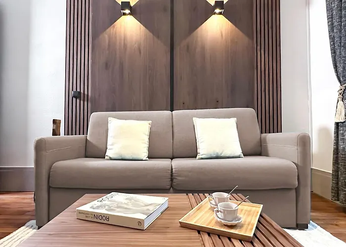 Eiffel Tower - Premium Family Flat With Lift