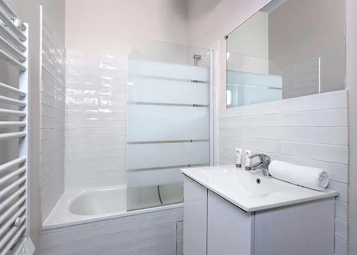 Eiffel Tower - Premium Family Flat With Lift *