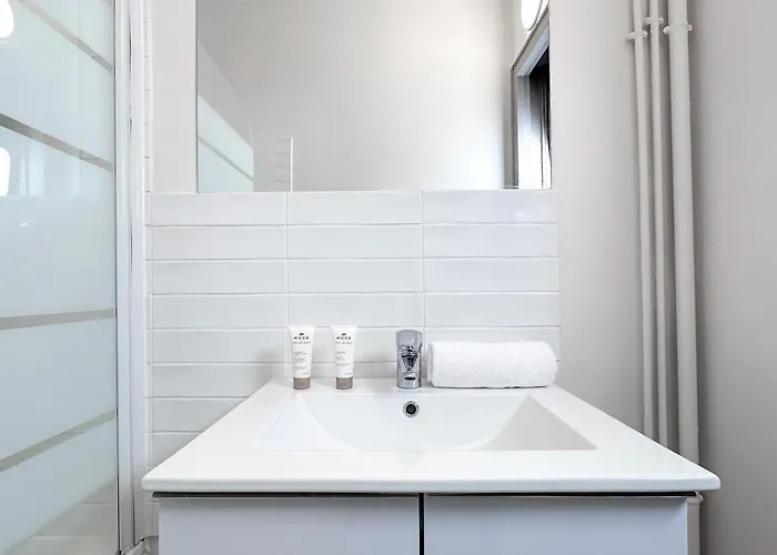 Eiffel Tower - Premium Family Flat With Lift
