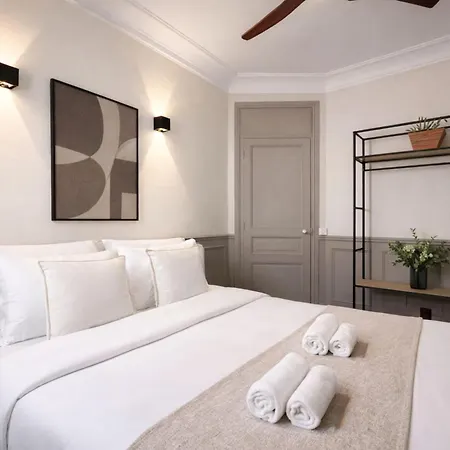 Eiffel Tower - Premium Family Flat With Lift 아파트