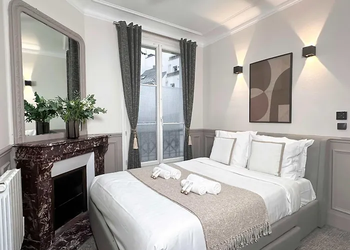 Eiffel Tower - Premium Family Flat With Lift Apartmán *
